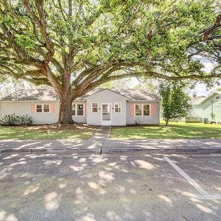 Coastal Long Beach Rental With Patio, Walk To Beach!